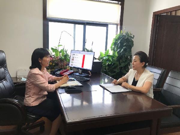 两位院长进行商讨 两位院长进行商讨