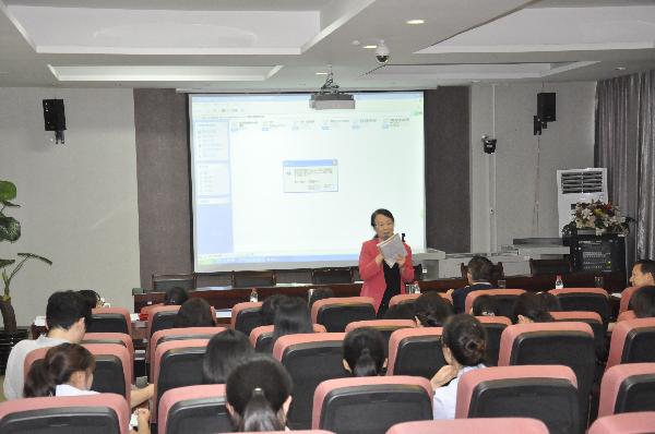 教学督导组组长荆亚茹教授作总结点评